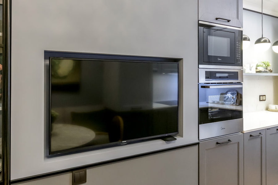 как встроить телевизор в фасад кухни