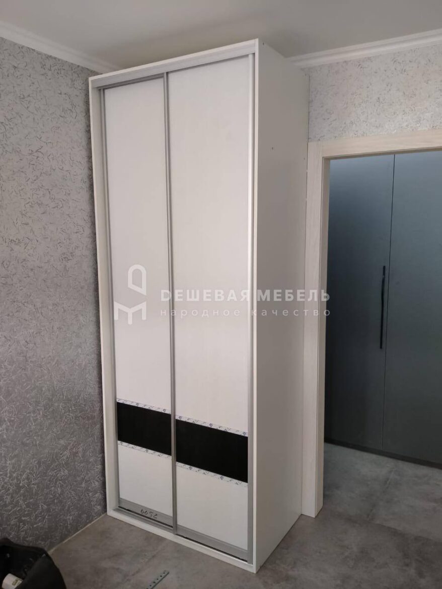 Комплект шкафов для коридора в белом цвете